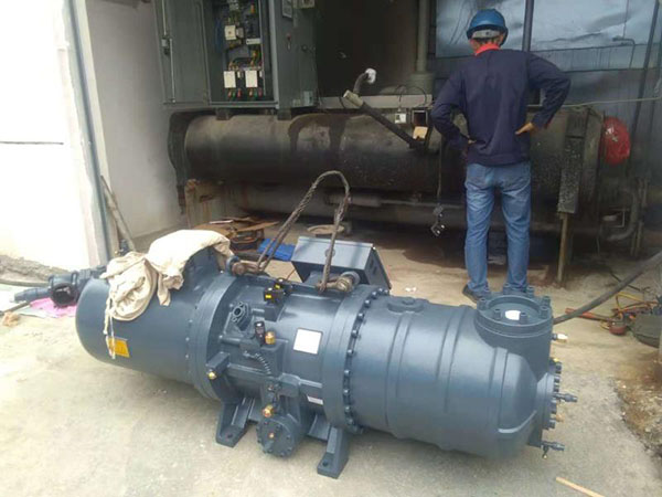360P工業水冷機更換蒸發器及壓縮機
